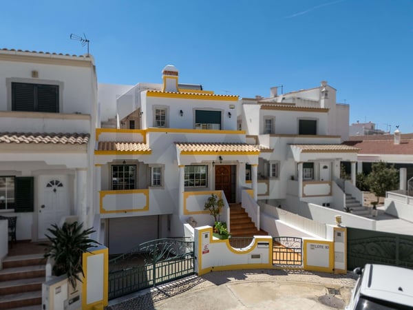 Villa in Portela - view 1