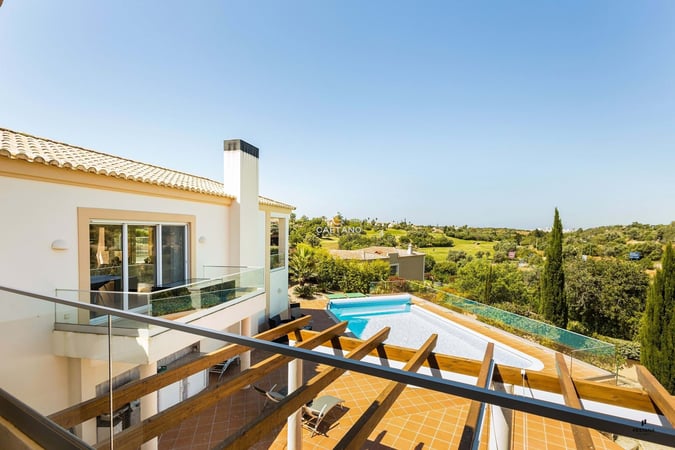 Villa in Estombar - view 1