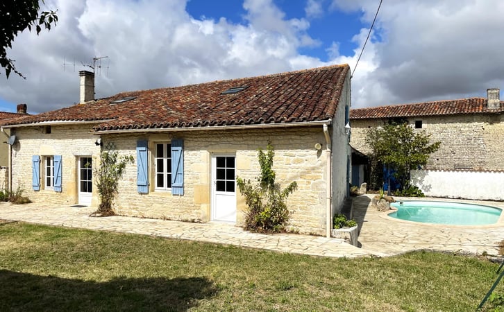 House in Fontaine-Chalendray - view 1