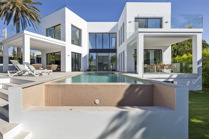 Villa in Artola - view 1