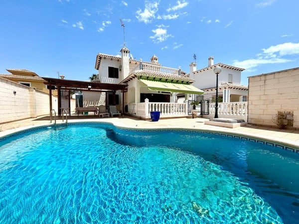 Villa in La Zenia - view 1