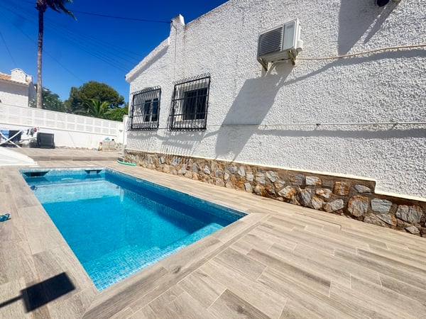 Villa in Alicante - view 1