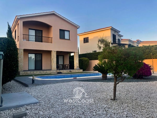 House in Kouklia - view 1