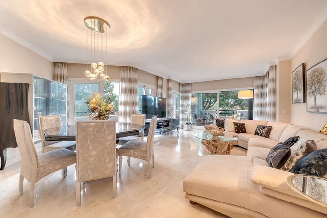 Apartment in Marbella Del Este - view 1