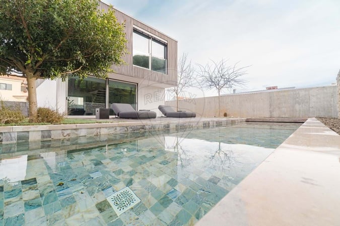 Villa in Costa do Estoril - view 1