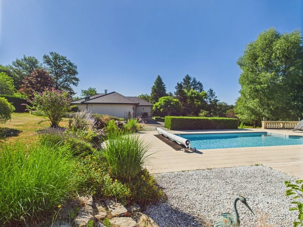 House in Saint-Mathieu - view 1