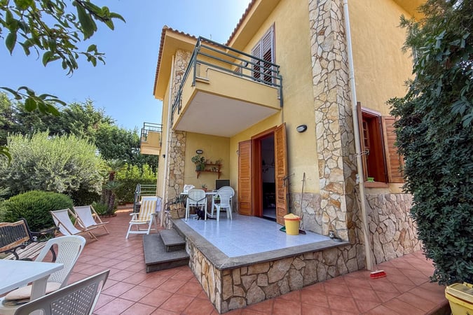 House in Campofelice di Roccella - view 1