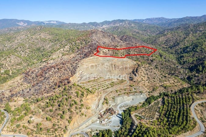 Land in Pelendri - view 1