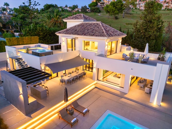 Villa in Nueva Andalucia - view 1
