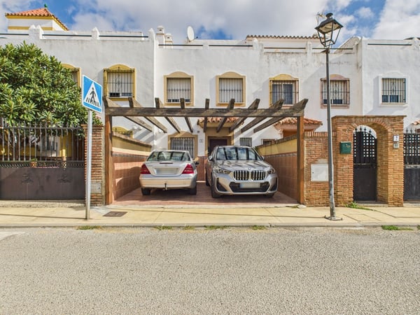 House in Estepona - view 1