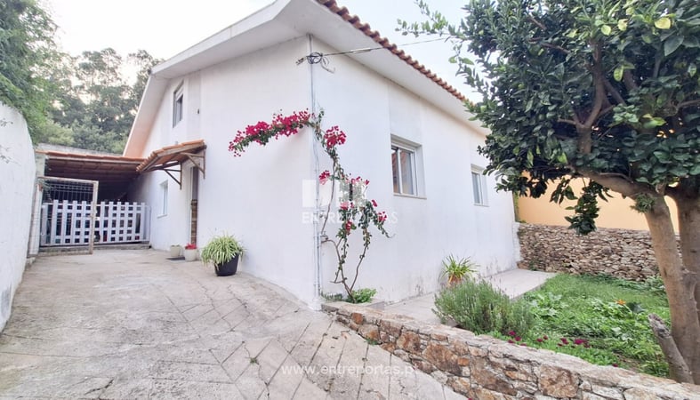 House in Fornelo - view 1