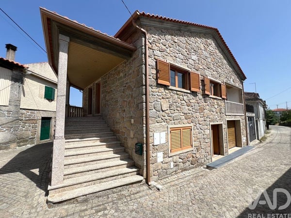 House in Sernancelhe - view 1