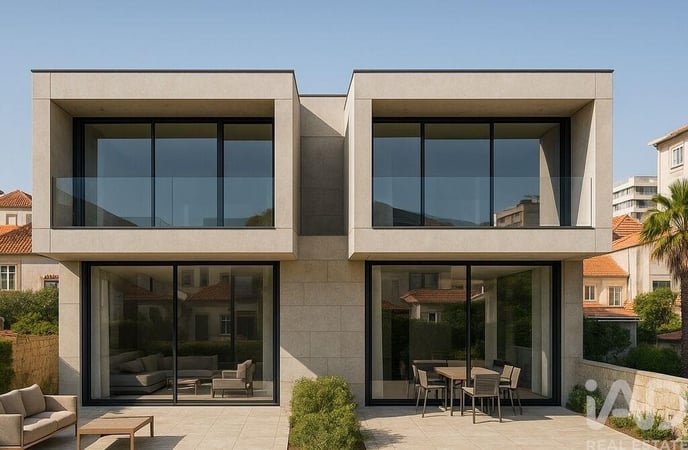 House in Lordelo do Ouro - view 1