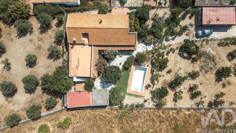 House in Palmela - view 1