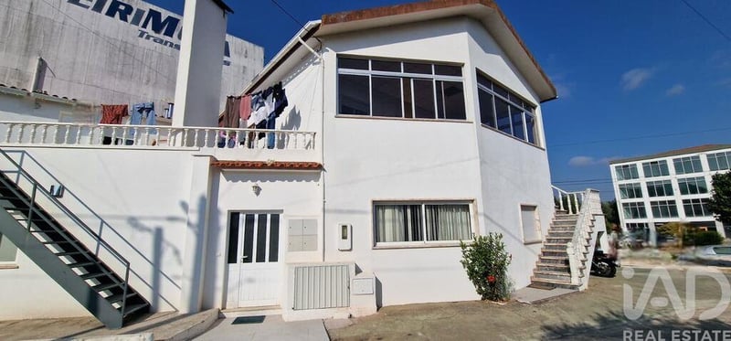 House in Meirinhas - view 1