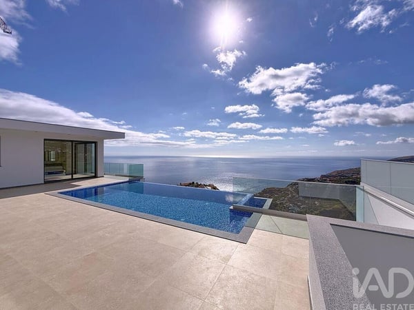 House in Arco da Calheta - view 1