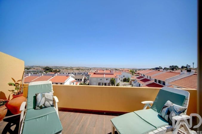 House in Rio de Mouro - view 1