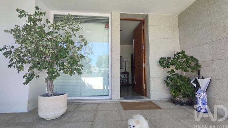 House in Cortes - view 1