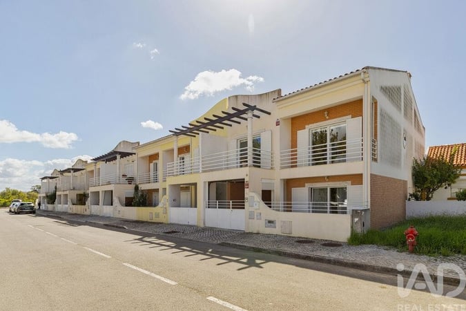 House in Quinta do Anjo - view 1