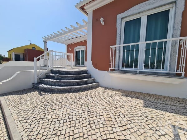 House in Bombarral - view 1