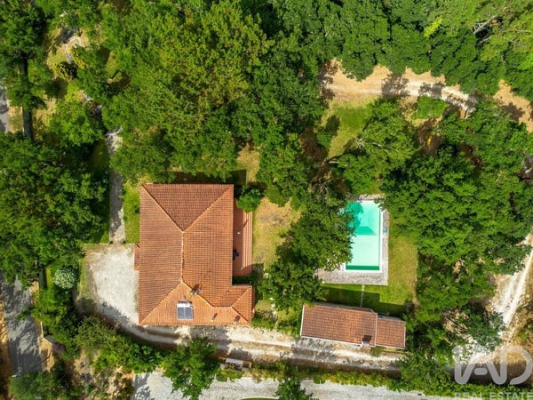 House in Salir de Matos - view 1