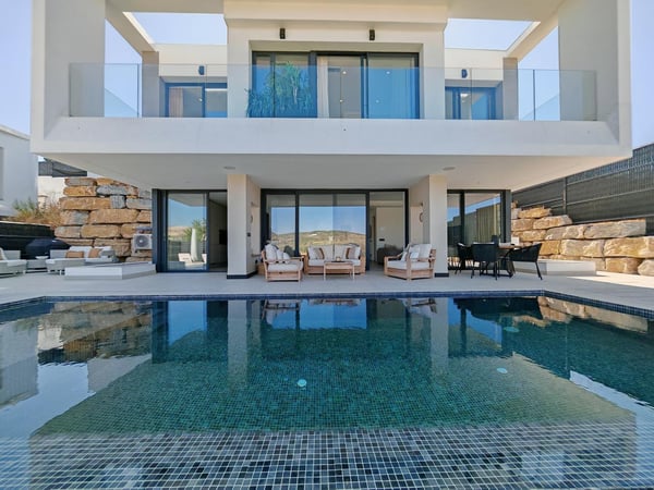 Villa in Estepona - view 1