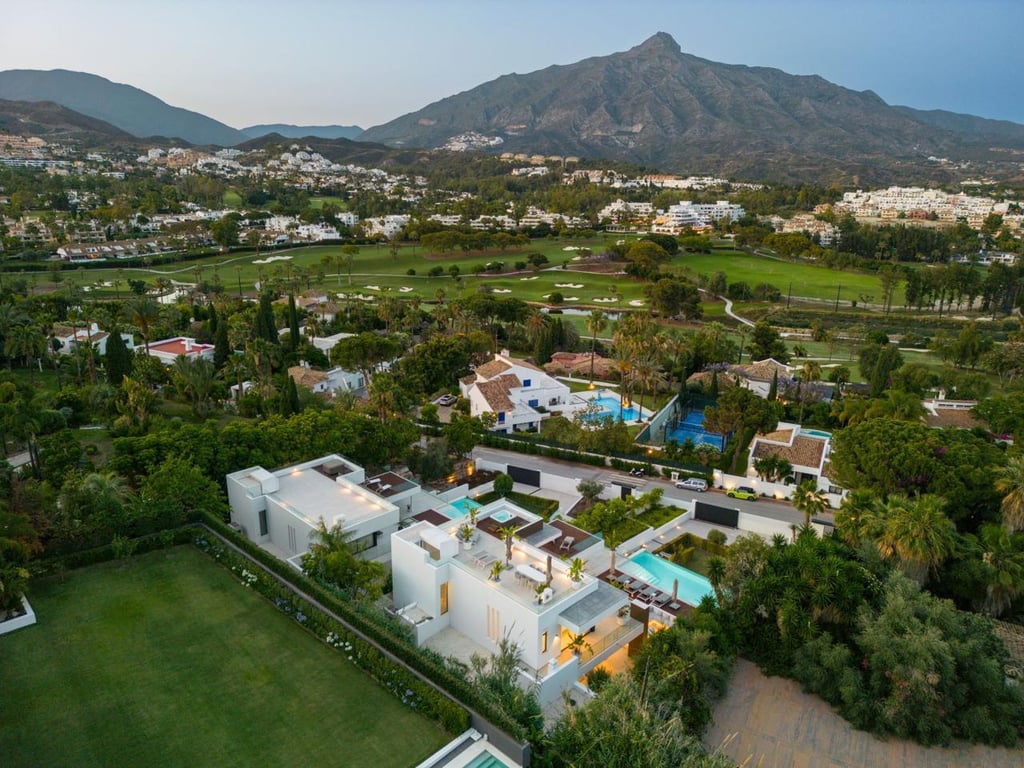 Villa in Nueva Andalucia - Image 3