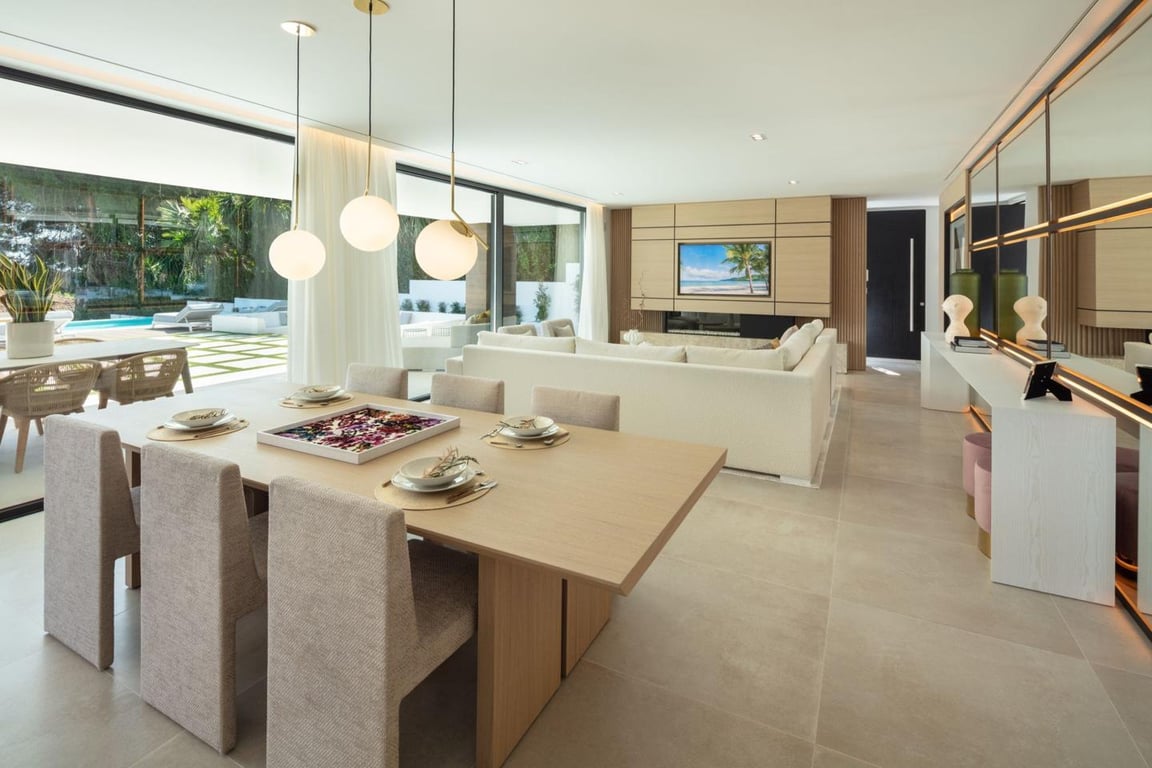 Villa in Nueva Andalucia - Image 2