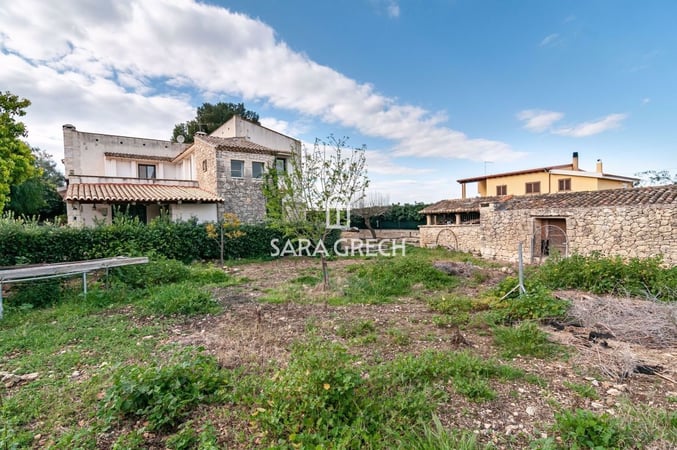 Villa in Qala - view 1