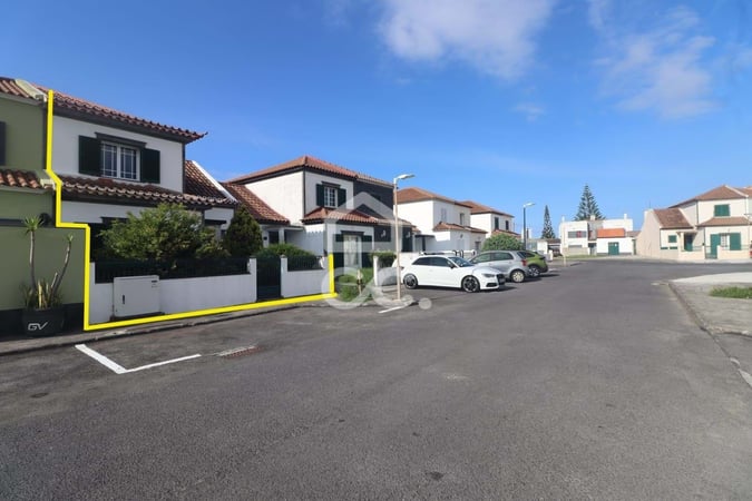 Villa in Ribeira Grande - view 1