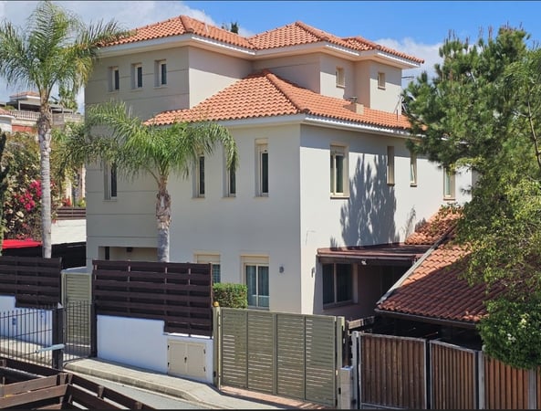 House in Pyrgos - view 1