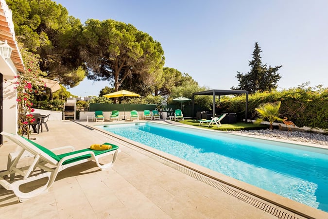 Villa in Oura - view 1