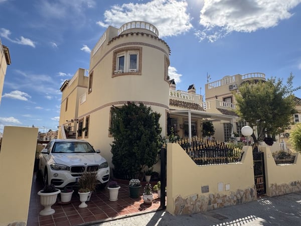 Villa in Playa Flamenca - view 1