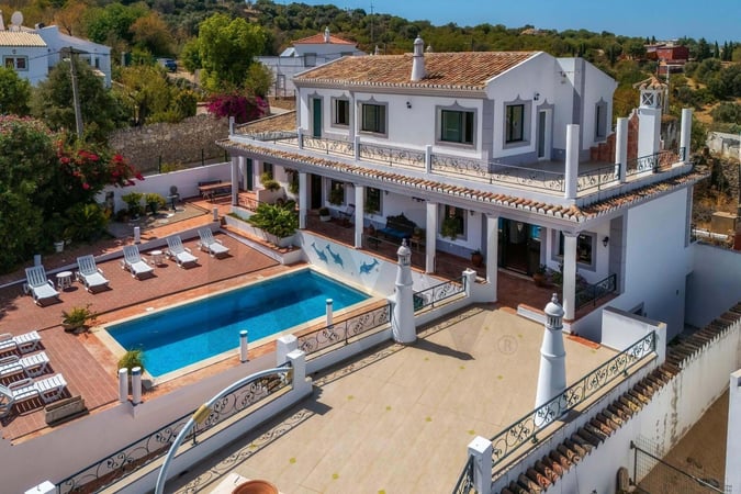 Villa in Picota - view 1