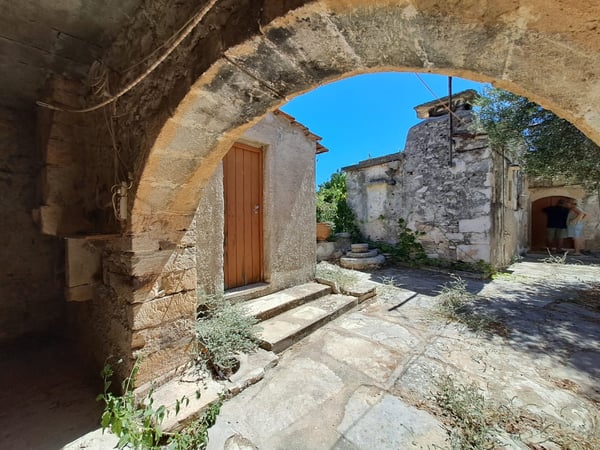 Villa in Dhouliana - view 1