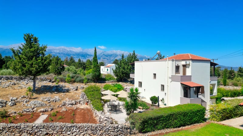 Villa in Xirosternion - view 1