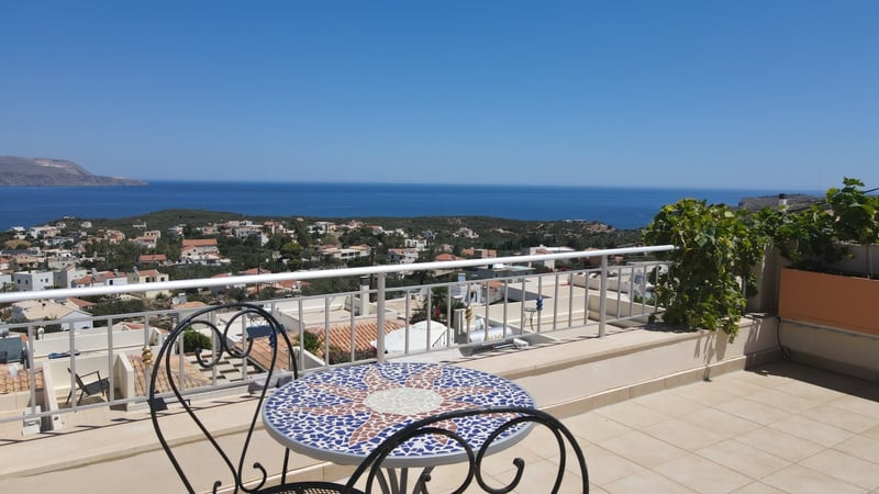 Villa in Plaka - view 1