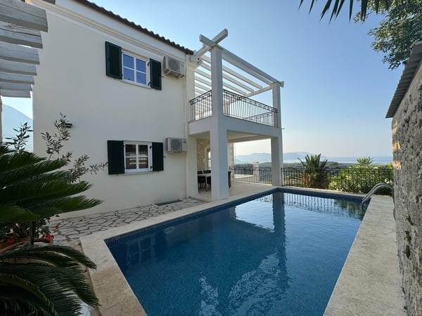 Villa in Kournas - view 1