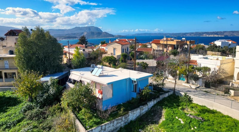 Villa in Plaka - view 1