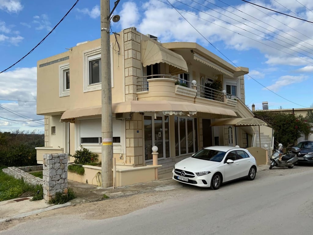 Villa in Ladiko - Image 2