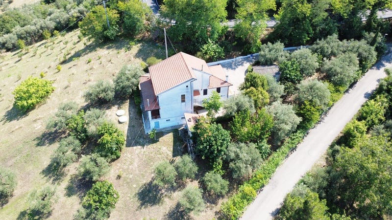 House in Collecorvino - view 1