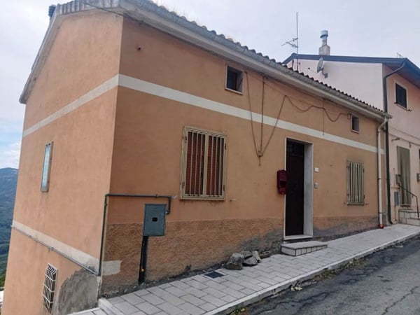 House in Guardiabruna - view 1