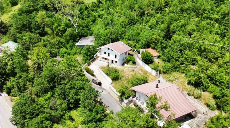 Villa in Villa Celiera - view 1