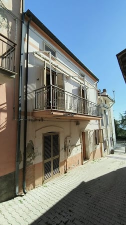 House in Poggiofiorito - view 1