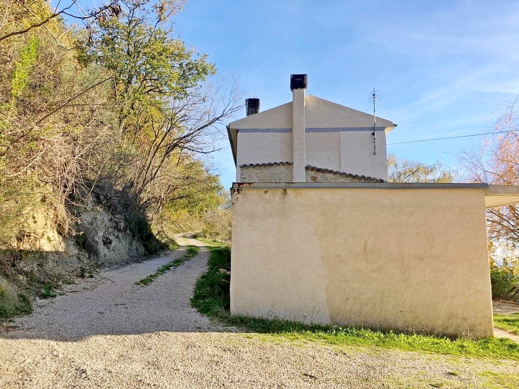 House in Civitella Casanova - Image 3