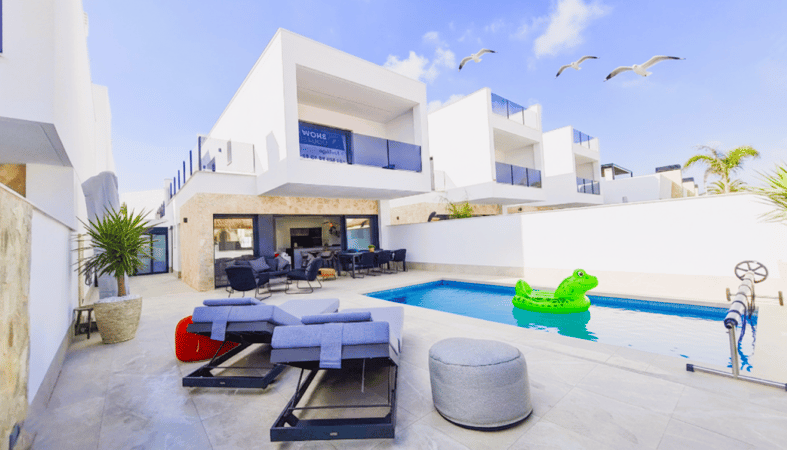 Villa in Los Tarragas - view 1