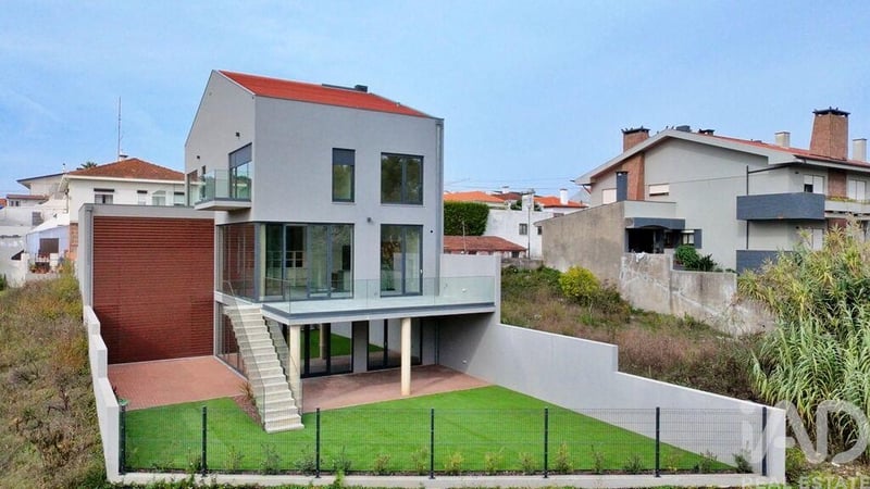 House in Anta - view 1