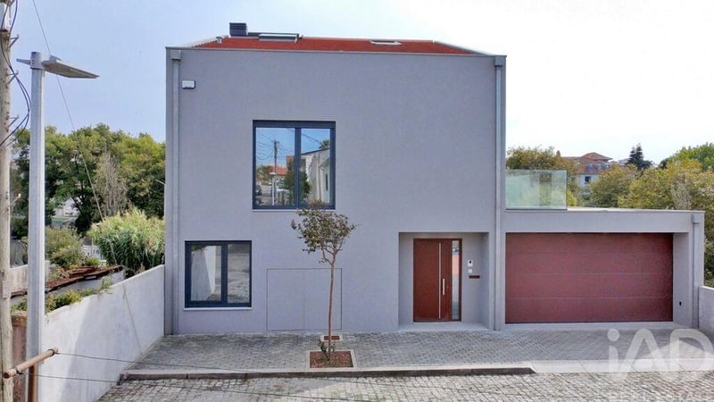 House in Anta - view 1