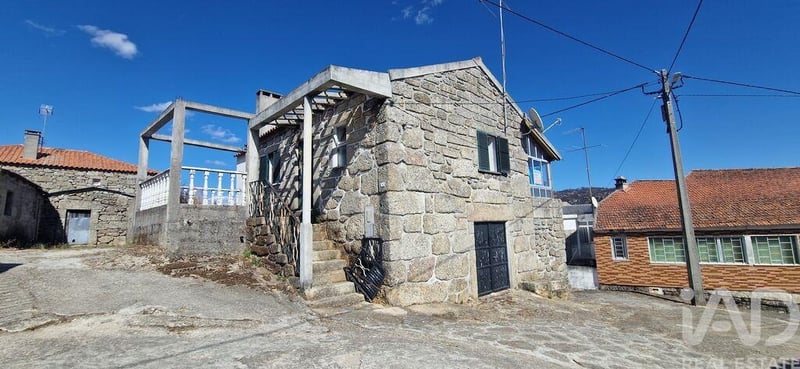 House in Palhais - view 1