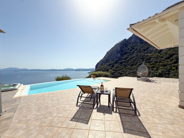 Villa in Vinglatouri - view 1